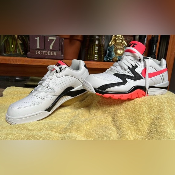 NIKE AIR Cross Trainer 3 Low Men’s Size 7 - Picture 1 of 5